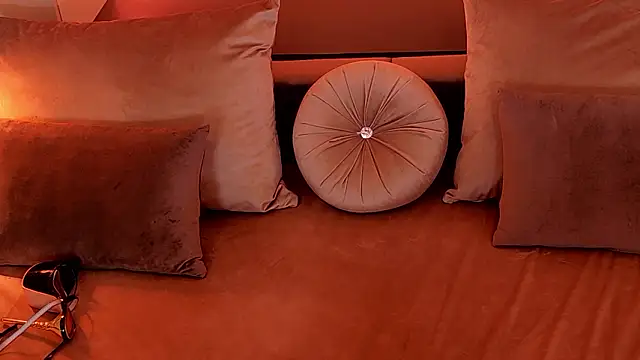 RubyLuxee online show from 03-27-26, 05:38