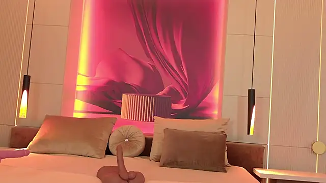 RubyLuxee online show from 10-12-25, 05:09