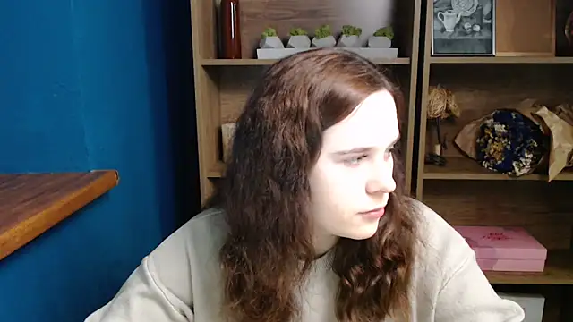 Snapshot of mini_girly chatting on 12-15-25, 02:01 mini girly online show from 12-15-25, 02:01