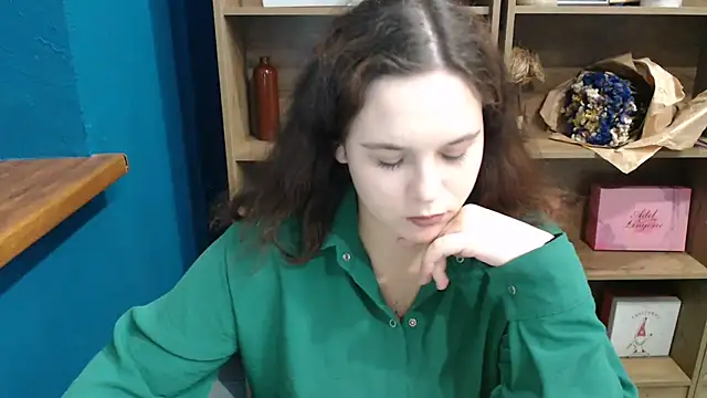 Snapshot of mini_girly chatting on 10-14-25, 01:01 mini girly online show from 10-14-25, 01:01