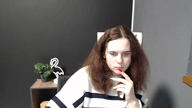 Snapshot of mini_girly chatting on 02-25-25, 03:42 mini girly online show from 02-25-25, 03:42