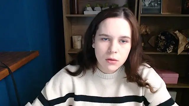 Snapshot of mini_girly chatting on 12-17-25, 01:05 mini girly online show from 12-17-25, 01:05