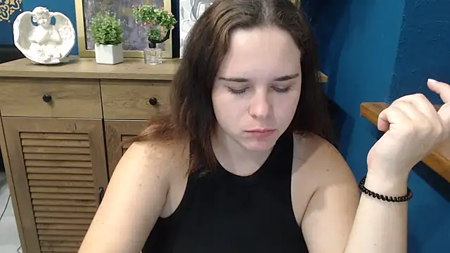 Snapshot of mini_girly chatting on 09-19-25, 07:34 mini girly online show from 09-19-25, 07:34