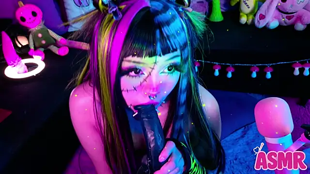 LaytonBox online show from 10-28-25, 02:05