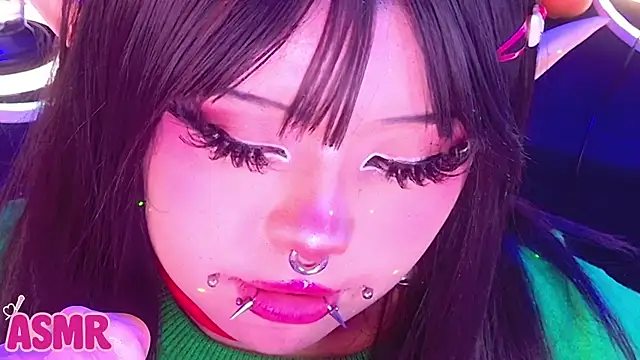 LaytonBox online show from 12-19-25, 03:25