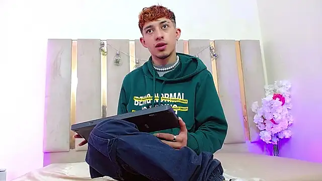 Axel tay online show from 10-23-25, 03:27