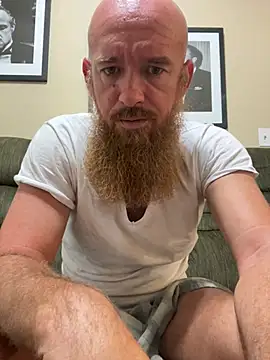 Snapshot of 32XRedBeard chatting on 06-21-26, 01:39 32XRedBeard online show from 06-21-26, 01:39