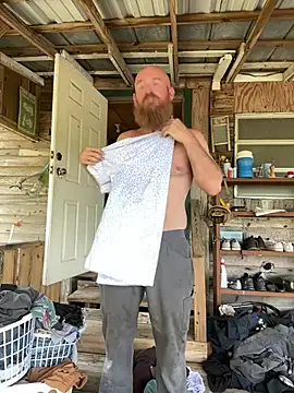 Snapshot of 32XRedBeard chatting on 04-23-26, 08:43 32XRedBeard online show from 04-23-26, 08:43