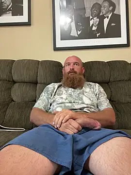 Snapshot of 32XRedBeard chatting on 05-25-26, 01:43 32XRedBeard online show from 05-25-26, 01:43