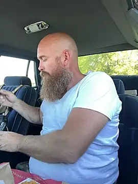 Snapshot of 32XRedBeard chatting on 03-06-25, 08:37 32XRedBeard online show from 03-06-25, 08:37