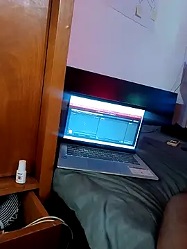 Snapshot of CrystalFox_Ofc chatting on 10-19-25, 08:22 CrystalFox Ofc online show from 10-19-25, 08:22