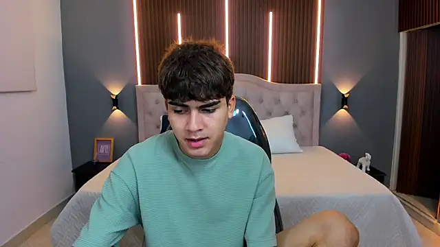 Tommy18   online show from 11-18-25, 03:32