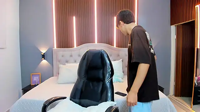 Tommy18   online show from 10-23-25, 03:16