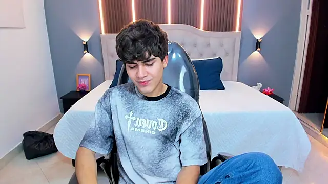 Tommy18   online show from 04-08-26, 03:52