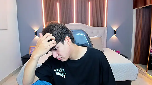 Tommy18   online show from 12-04-25, 03:49