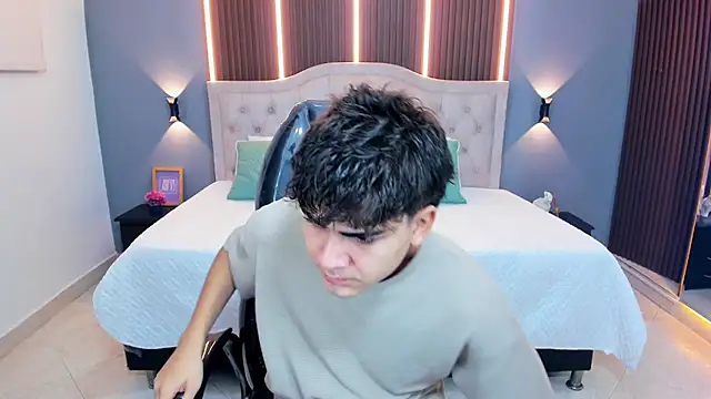 Tommy18   online show from 04-16-26, 03:29