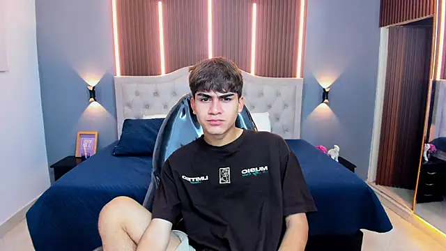 Tommy18   online show from 11-15-25, 03:43