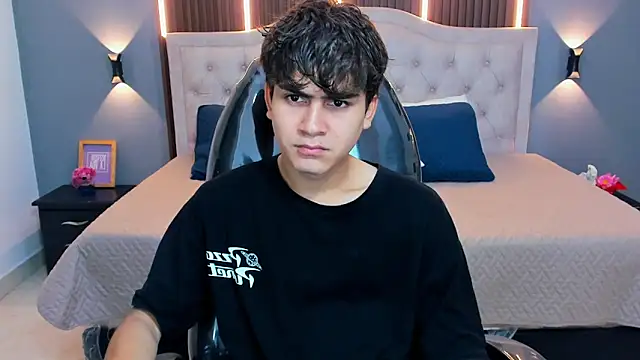 Tommy18   online show from 03-31-26, 03:30