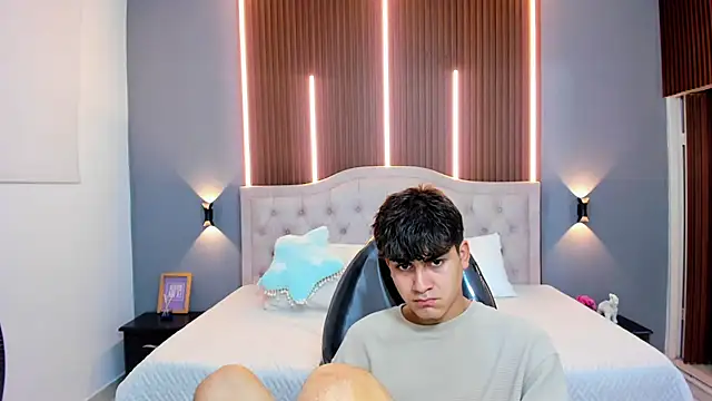 Tommy18   online show from 10-22-25, 03:17