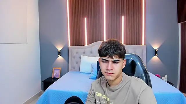 Tommy18   online show from 11-08-25, 03:32