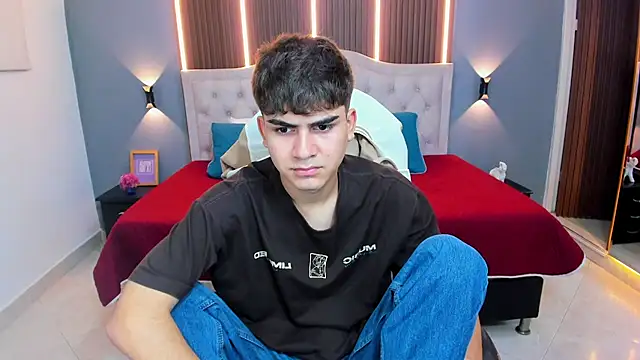 Tommy18   online show from 02-13-26, 03:39