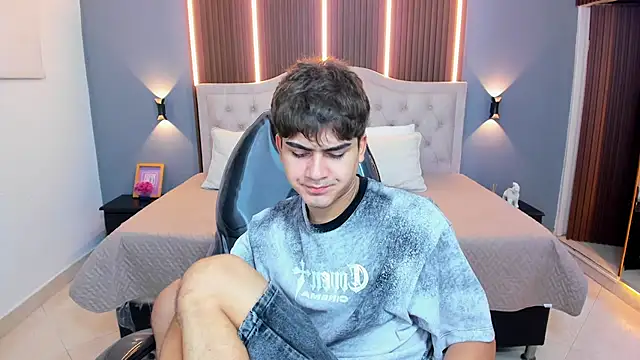 Tommy18   online show from 01-14-26, 03:32