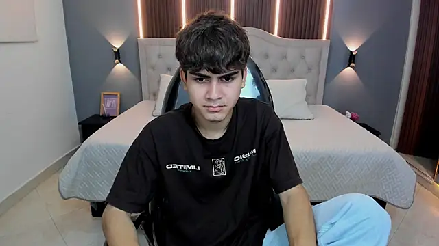 Tommy18   online show from 12-03-25, 03:51