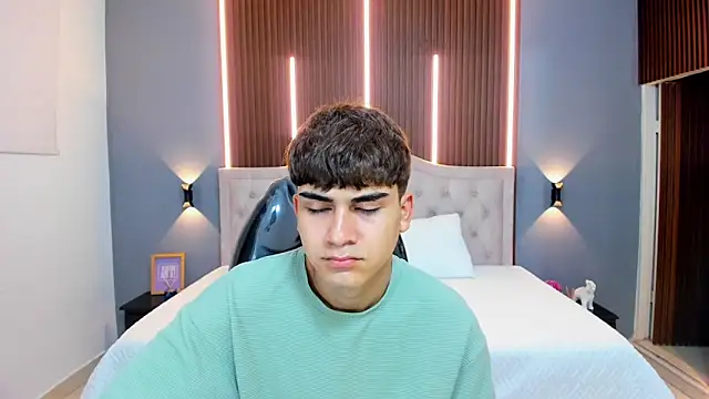 Tommy18   online show from 11-02-25, 03:33