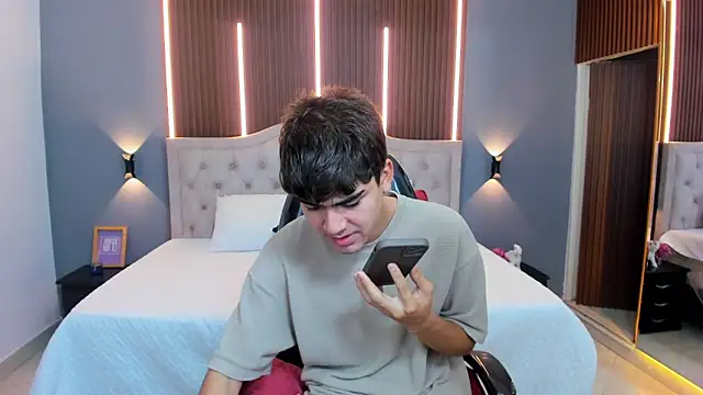 Tommy18   online show from 11-20-25, 03:29