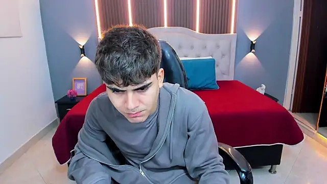 Tommy18   online show from 02-15-26, 03:29