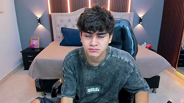 Tommy18   online show from 04-01-26, 03:41