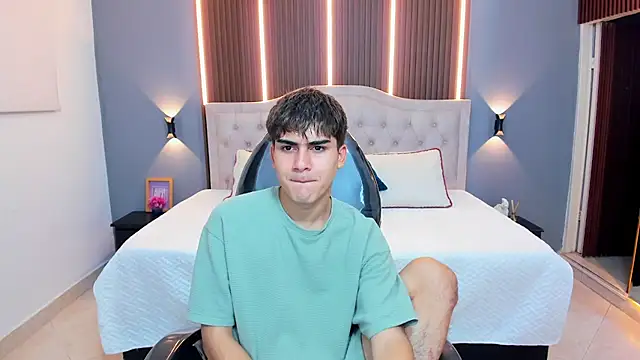 Tommy18   online show from 01-09-26, 03:24