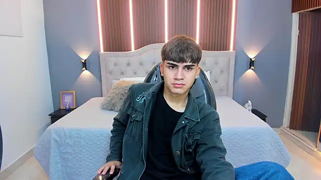 Tommy18   online show from 10-05-25, 03:41