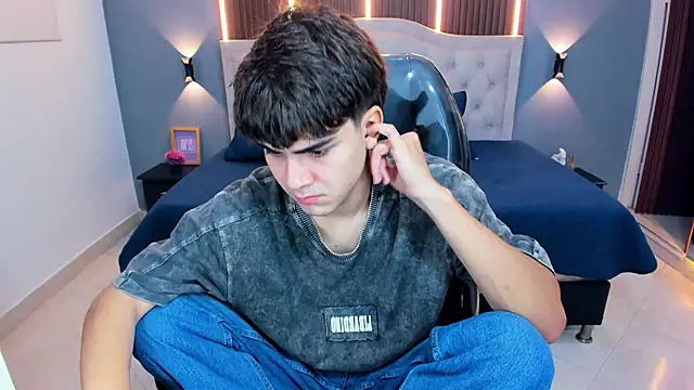 Tommy18   online show from 04-19-26, 03:40