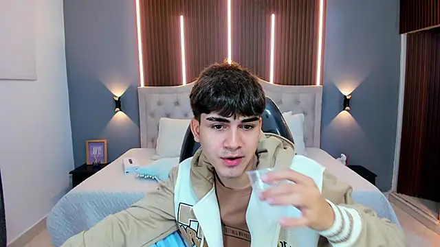 Tommy18   online show from 10-11-25, 03:40