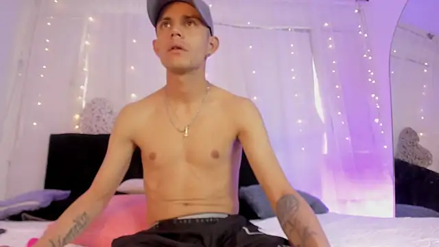 Bonny and carrot online show from 11-18-25, 07:28