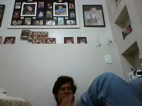 Snapshot of AgneloFly chatting on 06-17-26, 03:39 AgneloFly online show from 06-17-26, 03:39