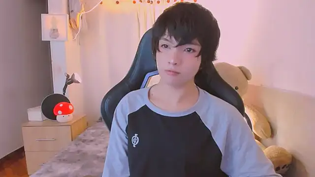 AllanYong18 online show from 04-04-26, 04:52