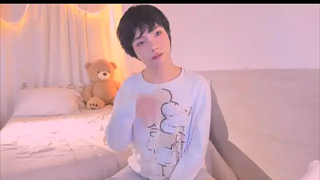 Snapshot of AllanYong18 chatting on 11-15-25, 11:03 AllanYong18 online show from 11-15-25, 11:03