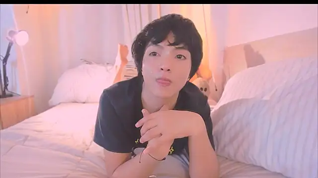 Snapshot of AllanYong18 chatting on 11-20-25, 08:59 AllanYong18 online show from 11-20-25, 08:59