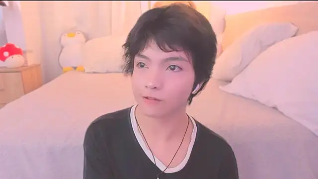 AllanYong18 online show from 02-11-26, 01:33