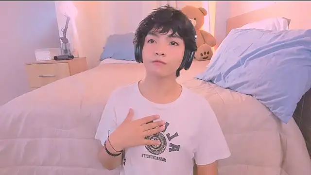 Snapshot of AllanYong18 chatting on 11-28-25, 12:05 AllanYong18 online show from 11-28-25, 12:05