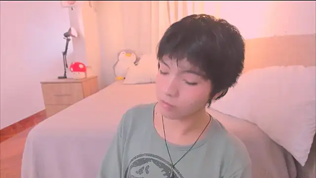 AllanYong18 online show from 02-08-26, 01:20