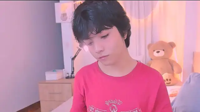 Snapshot of AllanYong18 chatting on 12-19-25, 11:01 AllanYong18 online show from 12-19-25, 11:01