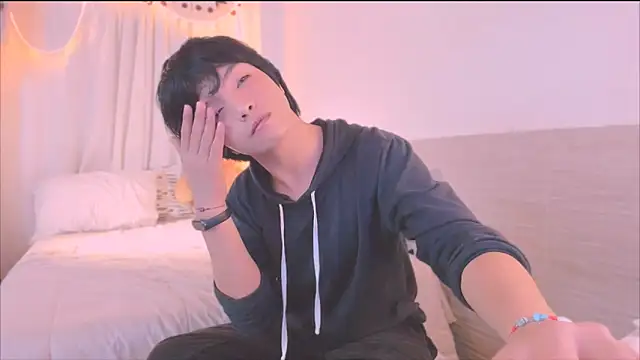 Snapshot of AllanYong18 chatting on 11-25-25, 05:41 AllanYong18 online show from 11-25-25, 05:41