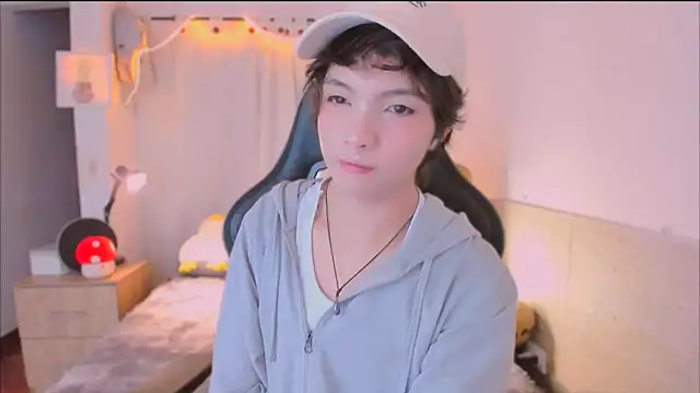 AllanYong18 online show from 04-15-26, 04:18