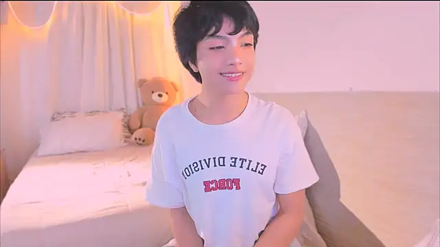 Snapshot of AllanYong18 chatting on 11-12-25, 04:49 AllanYong18 online show from 11-12-25, 04:49