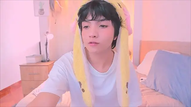 Snapshot of AllanYong18 chatting on 12-21-25, 08:09 AllanYong18 online show from 12-21-25, 08:09