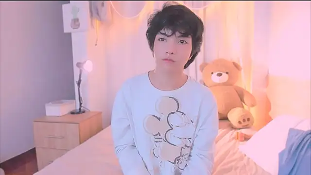 Snapshot of AllanYong18 chatting on 12-14-25, 10:54 AllanYong18 online show from 12-14-25, 10:54