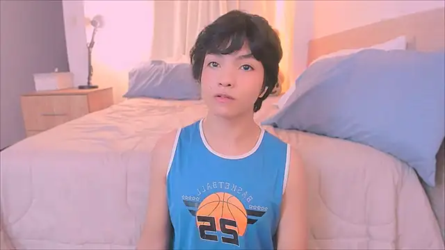 Snapshot of AllanYong18 chatting on 12-04-25, 10:36 AllanYong18 online show from 12-04-25, 10:36